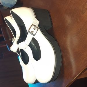 💎LAST CHANCE BEFORE DONATING💎Chunky heel shoe